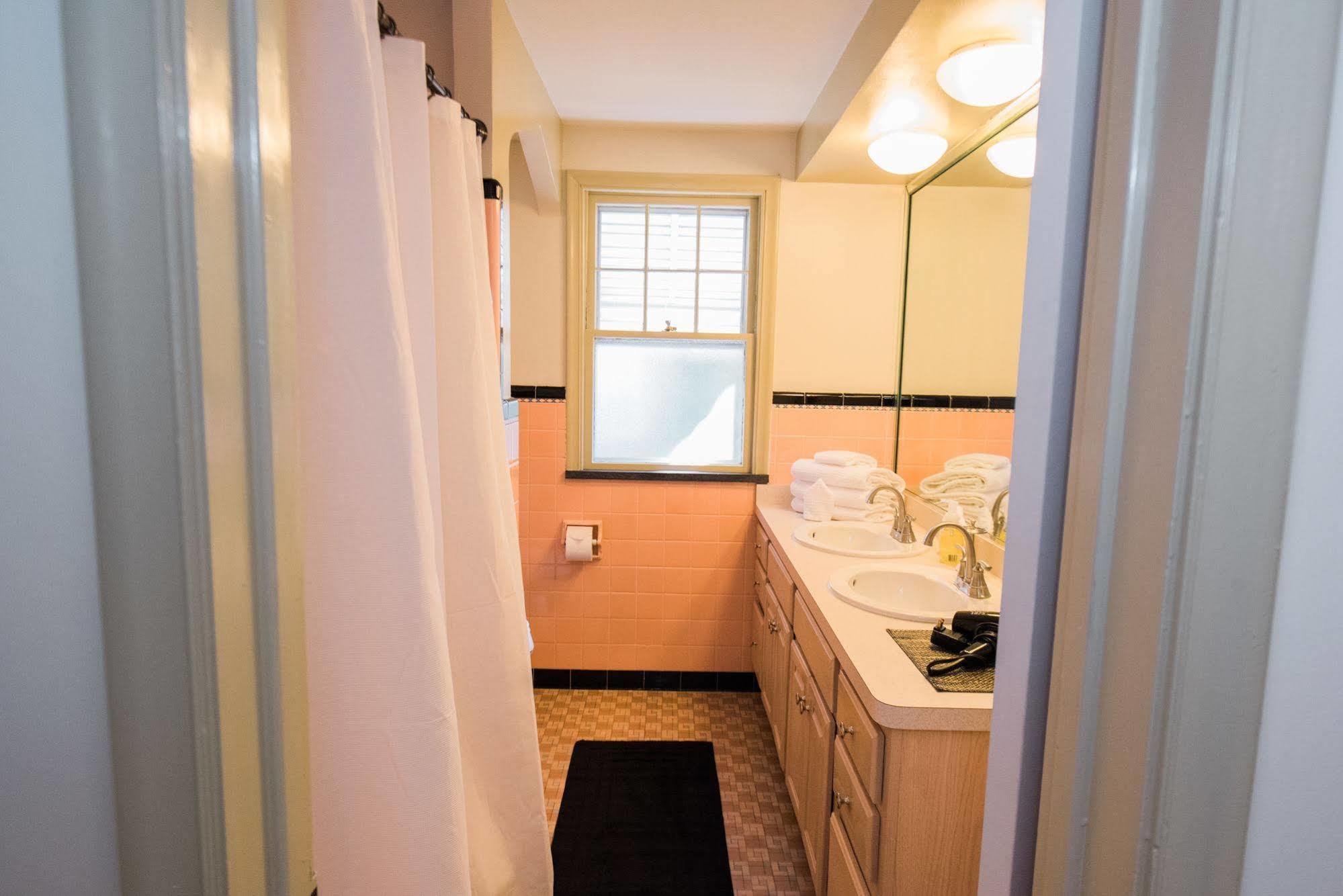 The Little Italy Of Niagara Falls Bed & Breakfast Eksteriør bilde